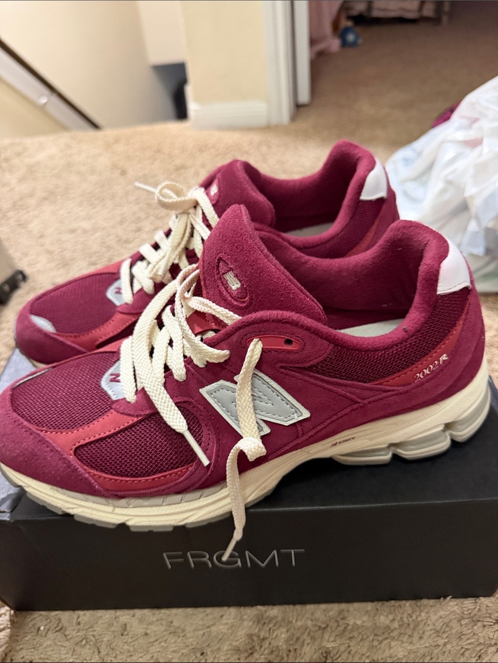 New Balance 2002R Wine and Cream Running Shoes - Picture 3 of 4